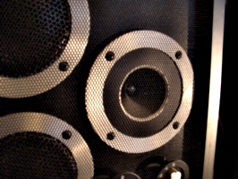 [picture: HiFi speakers 3]