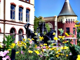 [picture: Statues in Norway]