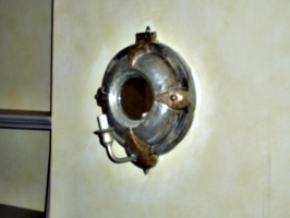 [picture: Porthole Mirror with Candle]