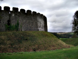 [picture: Restormel Castle 36: Castle wall from the outside 2]