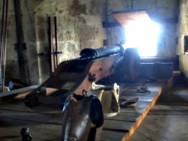 [picture: Pendennis Castle 42: cannon]