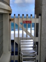 [picture: No access to the beach 2]