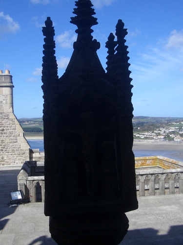 [Picture: Statue outside the church 3]