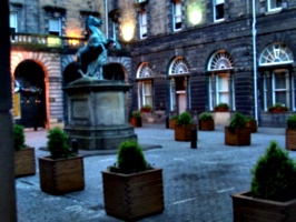 [picture: Edinburgh Courtyard]