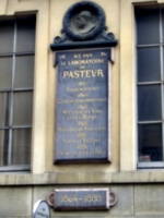 [picture: Monument to Pasteur]