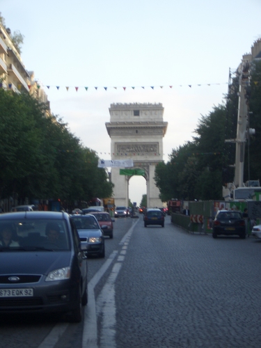 [Picture: Arc de Triumph]