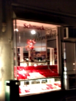 [picture: Schmuck Paradies]