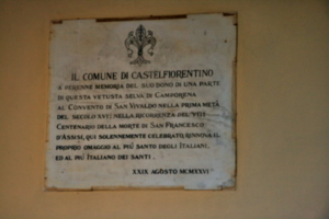 [picture: Plaque in the small chapel of San Vivaldo]