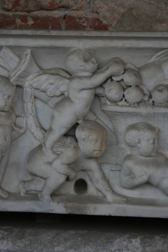 [Picture: putti at play 1]