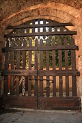 [Picture: Jewish Cemetary 33: the locled gate]