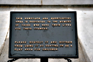 [picture: George Square 4: Cenotaph caption]